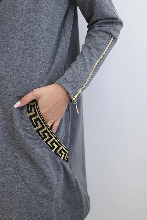 Sweatshirt with a decorative tape graphite