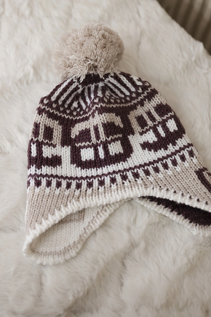 Cap with a pompom Rosa K368 burgundy+white+beige