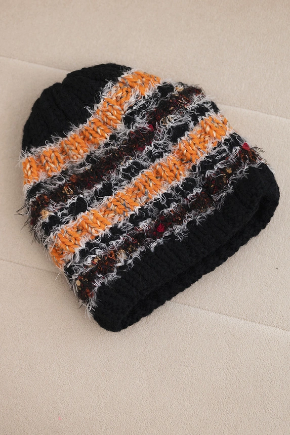 Women's wool winter hat with decorative crystals K399 black