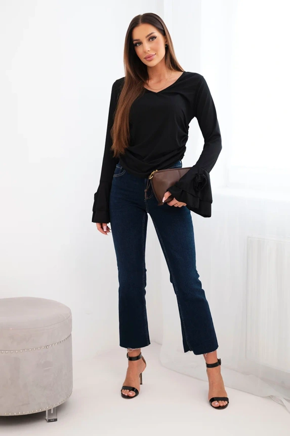 Women's ribbed blouse with a V-neck and ruffles on the sleeves black
