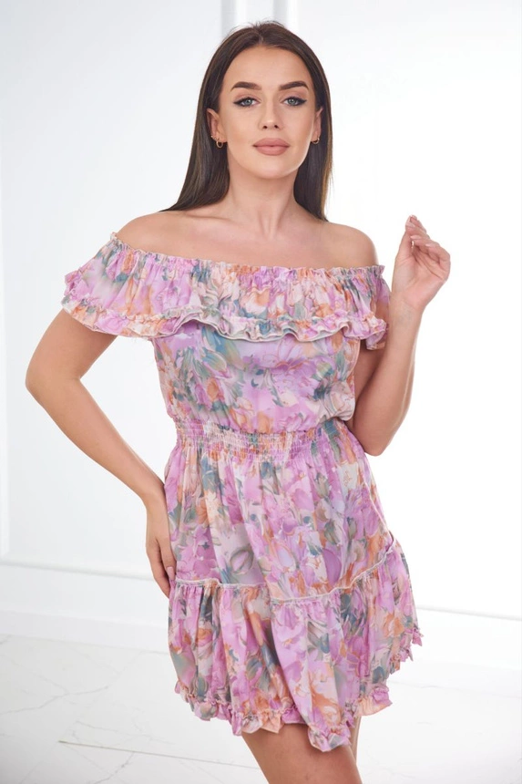 Lila Kleid mit offenen Schultern und Blumenmuster