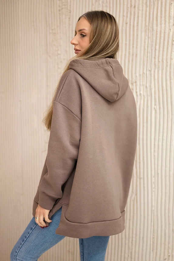 Isoliertes Sweatshirt mit Reißverschluss an der Seite Mokka