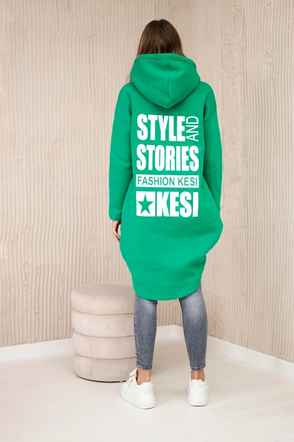 Isoliertes Sweatshirt mit langem Rücken und Kapuze grün