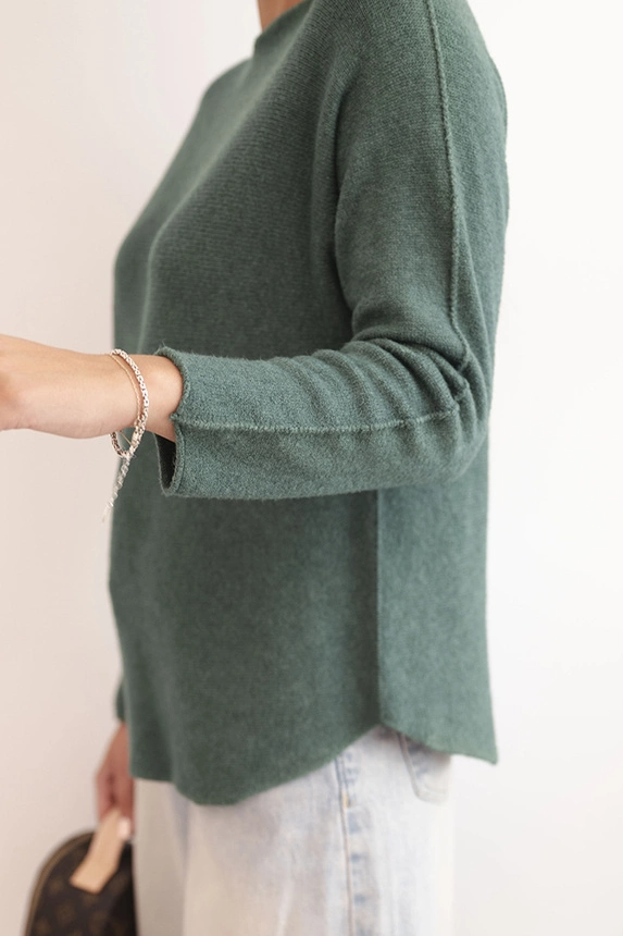 Women's sweater made of viscose with long sleeves and a round neckline dark green