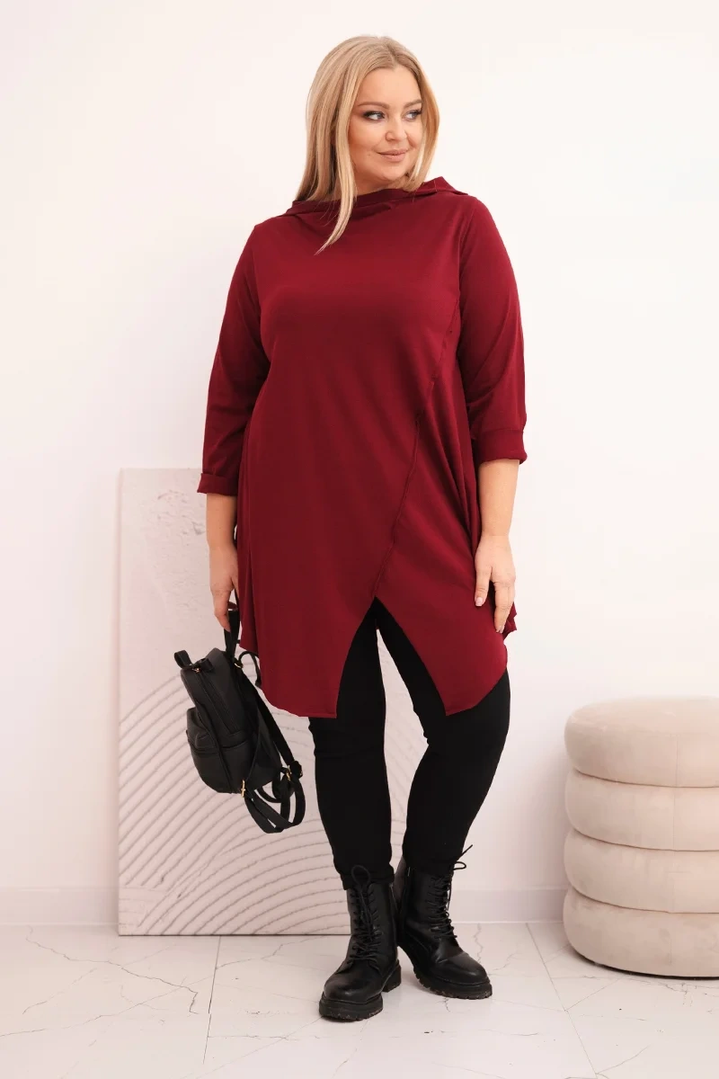 Bluzka damska bawełniana Plus Size asymetryczna z podwijanym rękawem bordowa