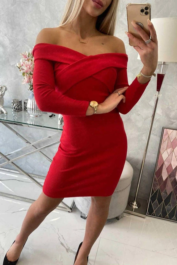 Dress fitted with a V-neck red