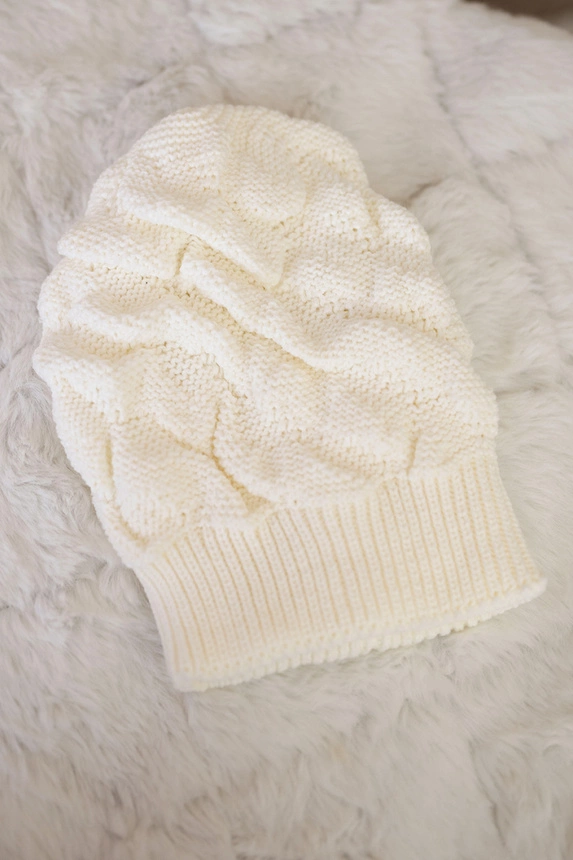 Women's cap Leonia K342 ecru