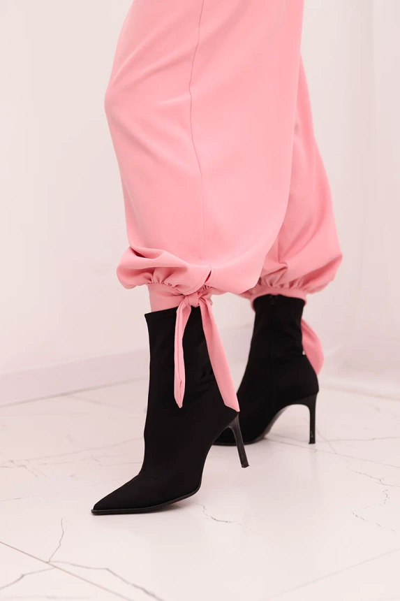 Damenhose mit weitem Bein und Bindung am Ende hellrosa