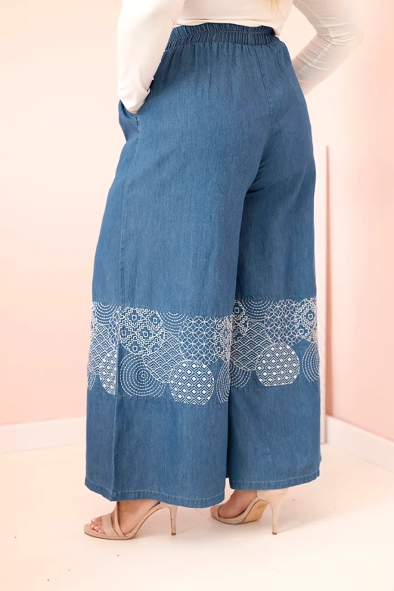 Spodnie damskie Plus Size z szeroką nogawką i haftem etnicznym jeansowe