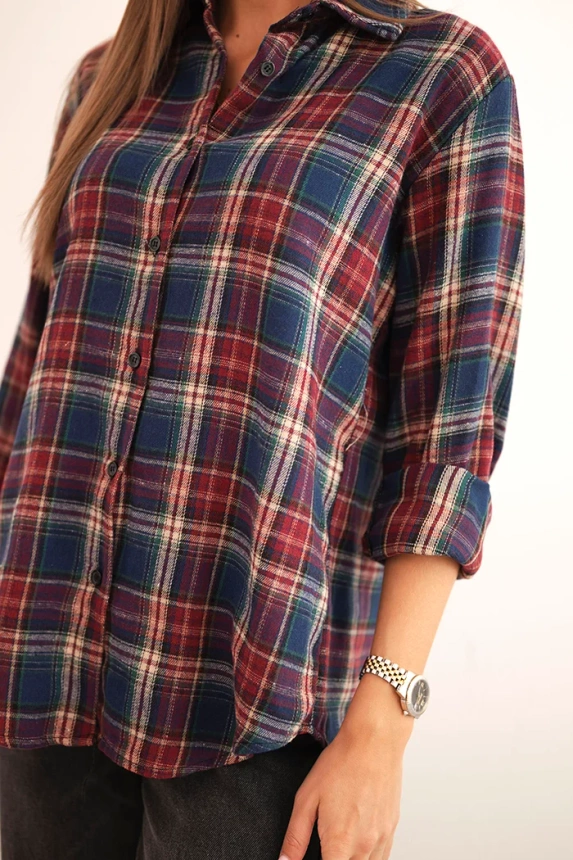 Women's cotton plaid shirt with a longer back navy
