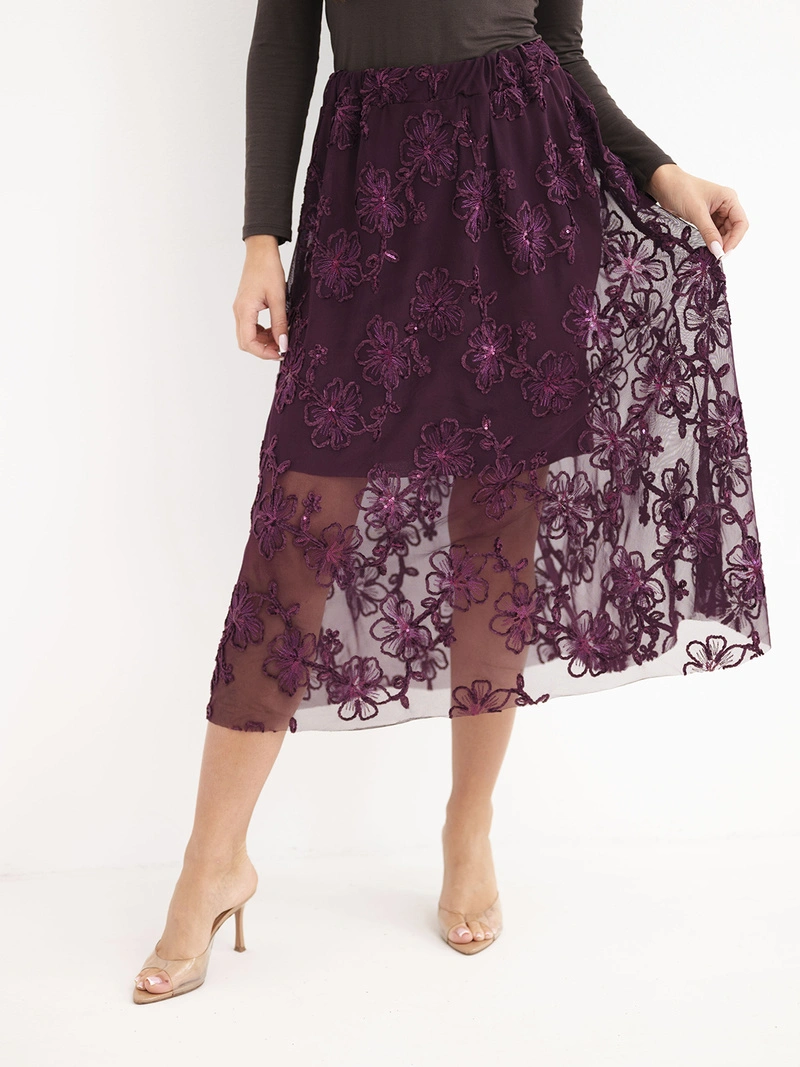 A skirt women's flared with embroidered flowers plum