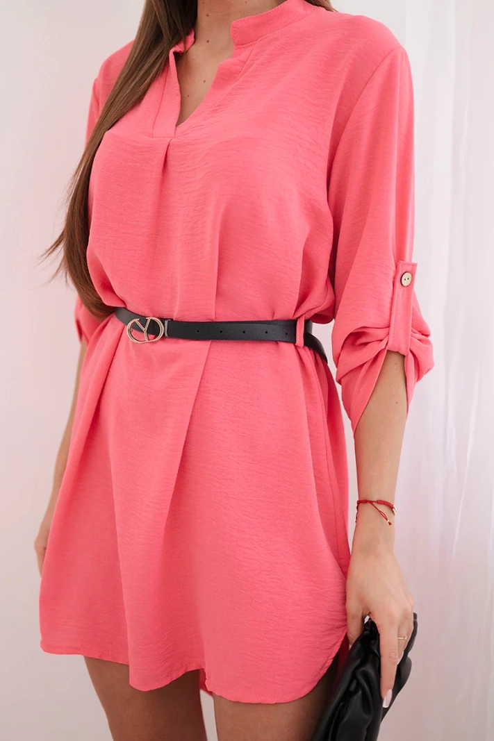 Kleid mit längerem Rücken und Gurt, himbeerfarben