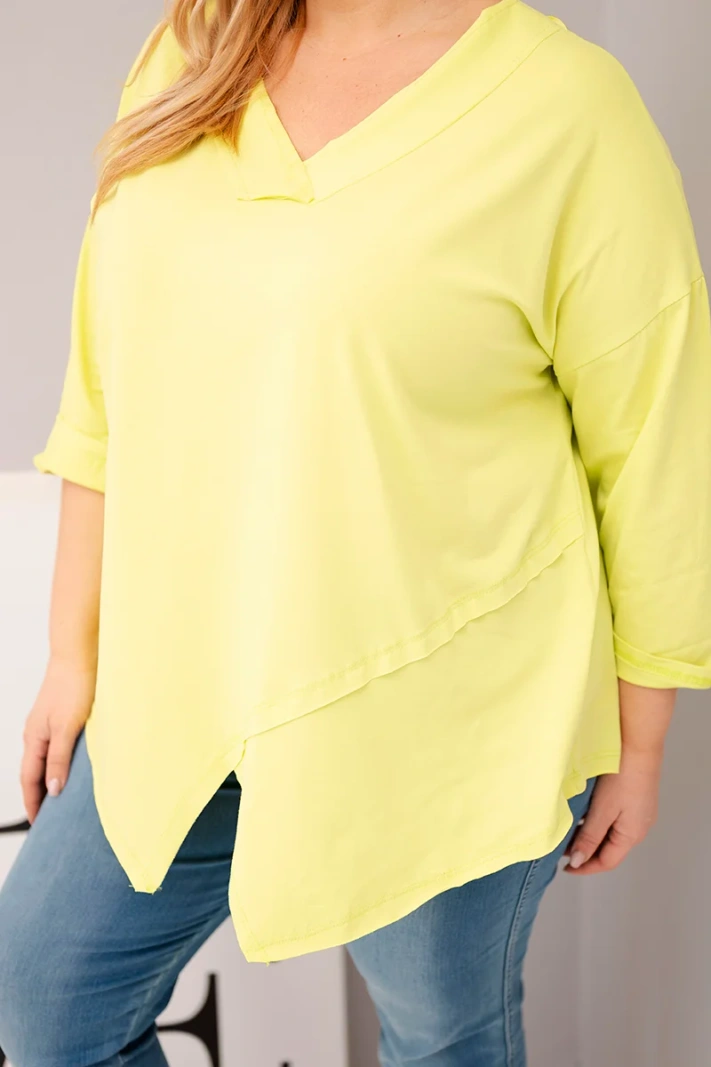 Dámska bavlnená blúzka Plus Size s hlbokým výstrihom do V a asymetrickým spodkom žltý neon