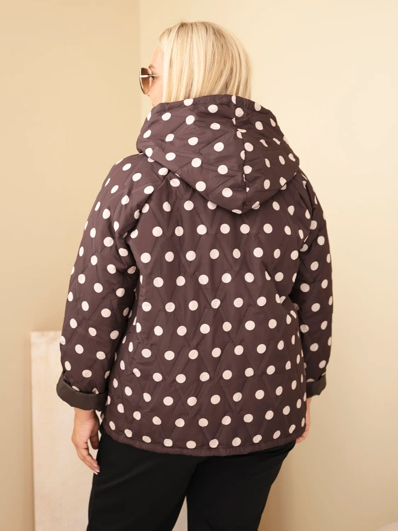Dámska bunda Plus Size bodkovaná s kapucňou hnedá
