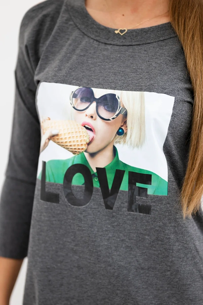 Kleid mit Love-Print in Graphit