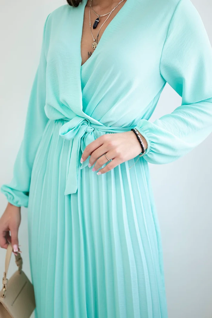 Dress tied with a pleated hem light mint