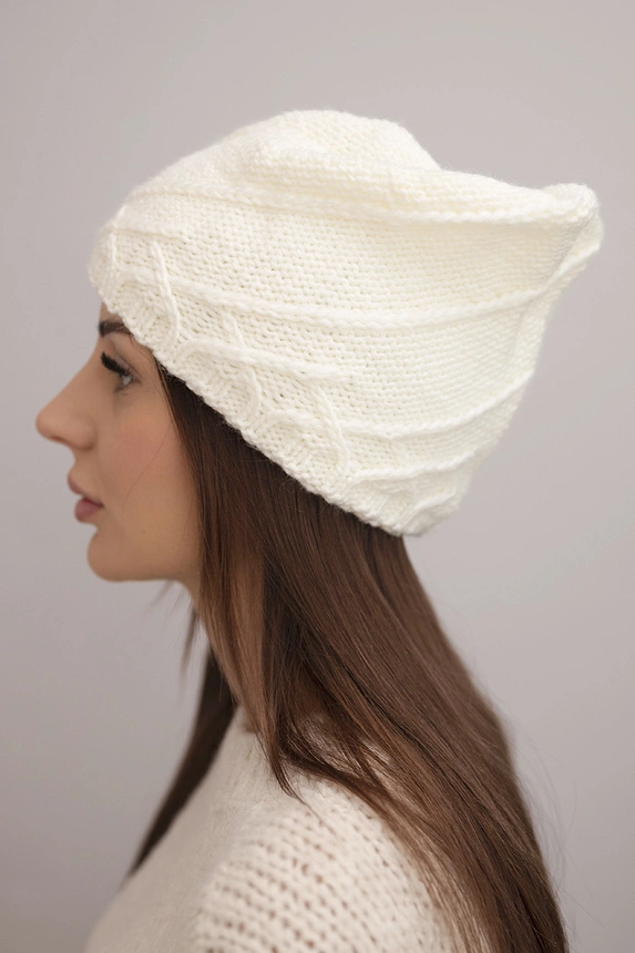 Women's winter hat with decorative weave and classic style K372 ecru