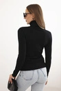 Damenpullover aus Viskose mit Rollkragen und langen Ärmeln schwarz
