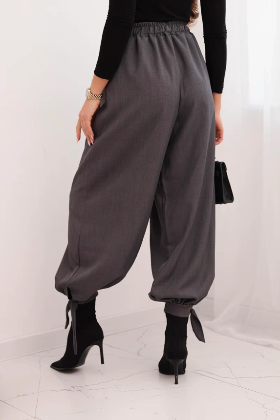 Damenhose mit weitem Bein und Bindung unten grau