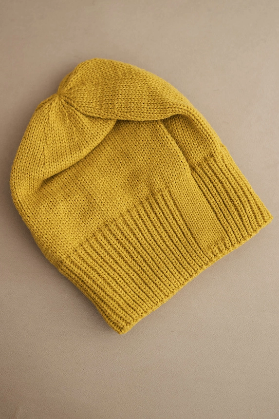 Women's winter hat made of wool with a classic ribbed knit K444 mustard