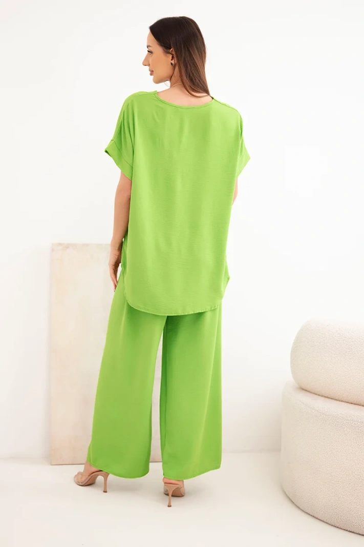 Set with necklace blouse + pants bright green