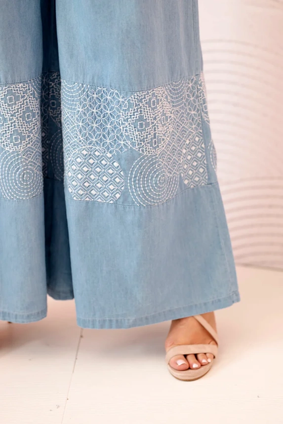 Dámské kalhoty Plus Size se širokými nohavicemi a etnickou výšivkou světle džínové