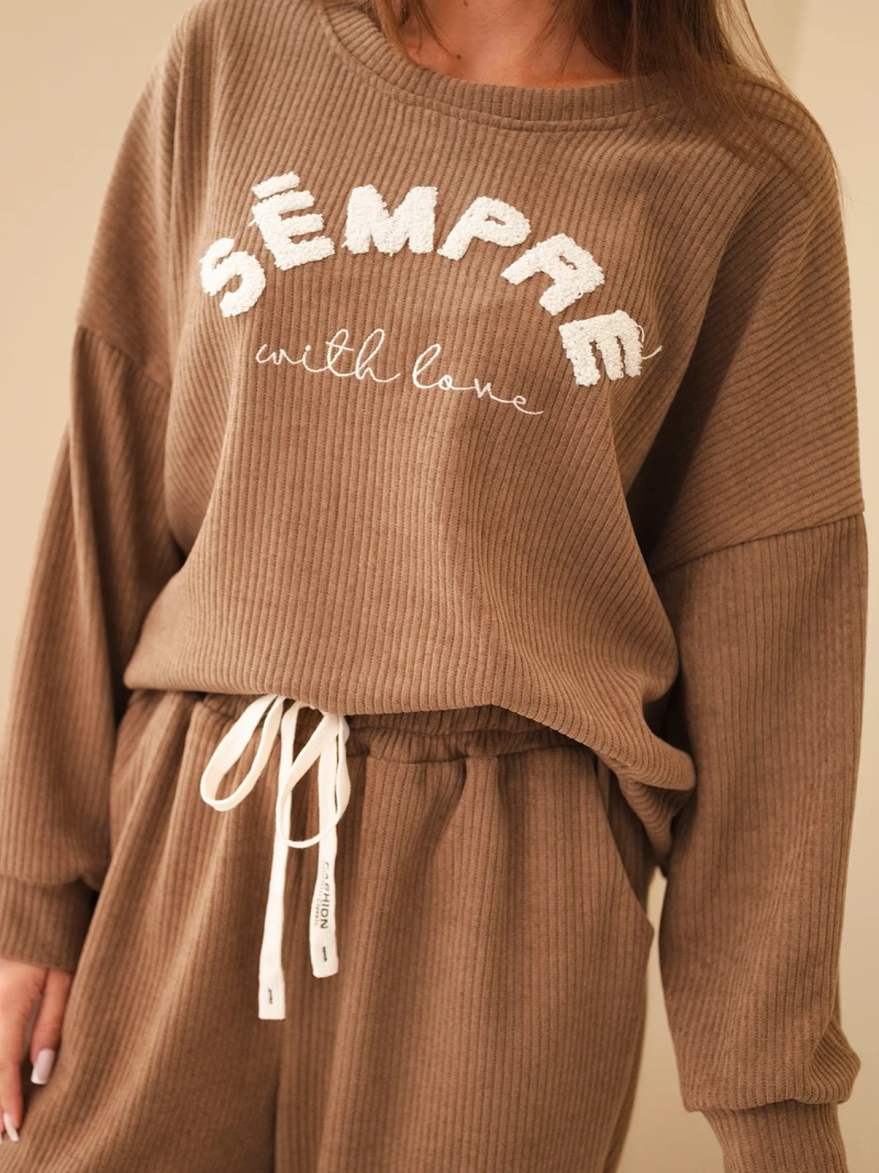 Damenensemble aus Cord mit Sweatshirt und Joggerhose camel