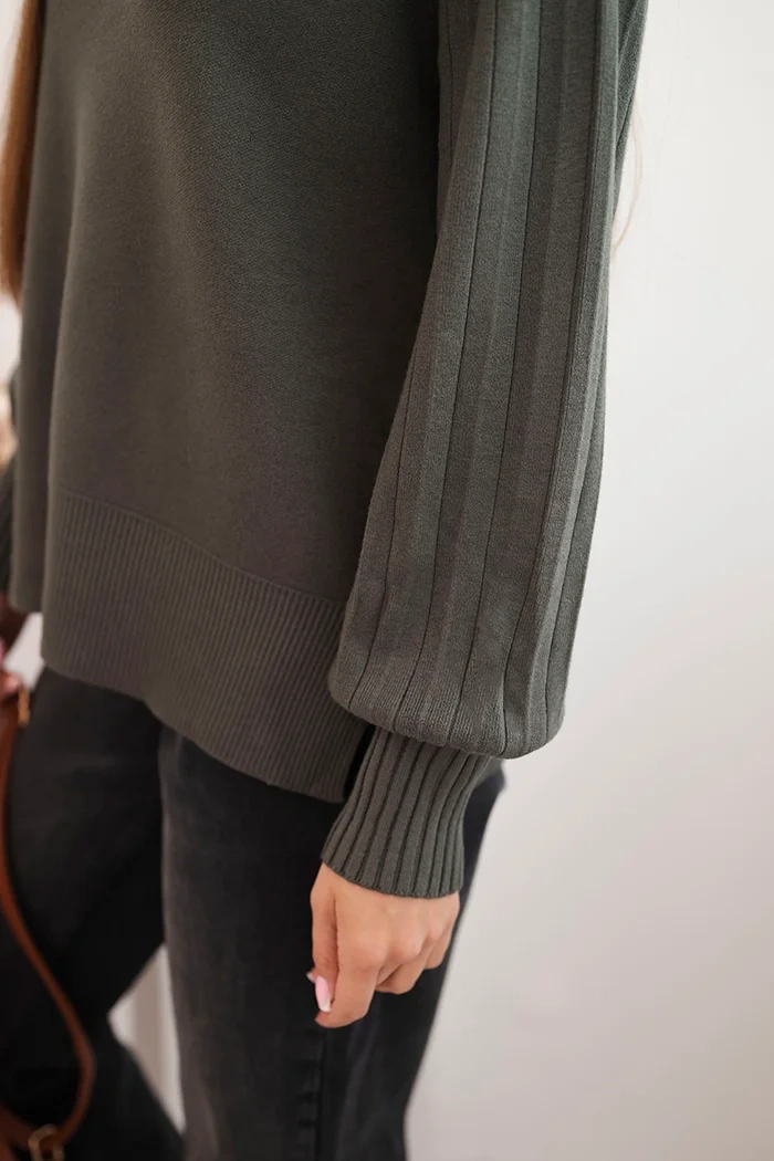 Damenpullover aus Viskose mit langen Ärmeln und seitlichen Schlitzen khaki
