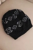 Damen Wintermütze aus Wolle mit geometrischem Muster K434 schwarz + grau