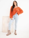 Sweter damski w 70% z kid moheru z dekoltem V o luźnym fasonie rudy