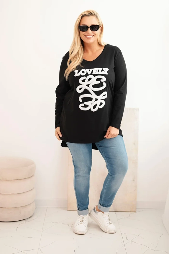 Dámska blúzka Plus Size bavlnená s nápisom a V výstrihom čierna