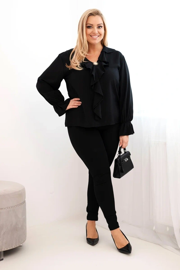 Dámská viskózová blůza Plus Size s volánem a ozdobnou broží černá