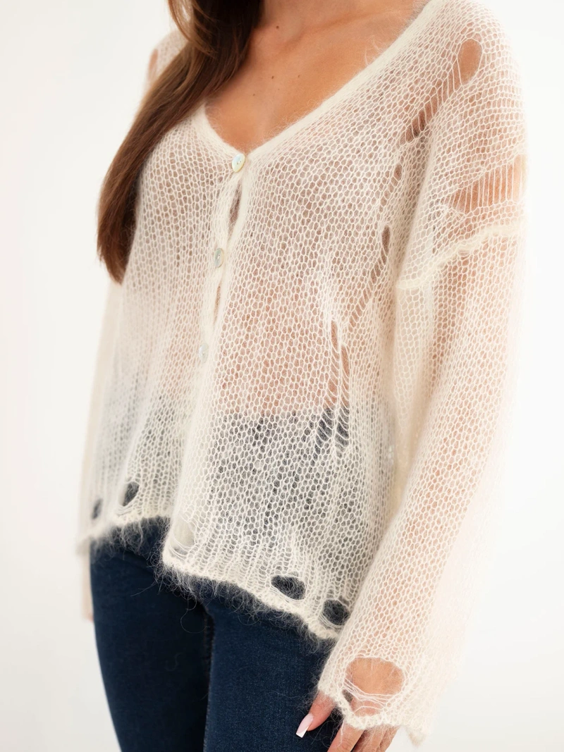 Women's sweater made of 70% kid mohair with buttons with a worn effect ecru