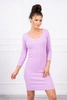 Přiléhavé šaty s výstřihem fialové barvy