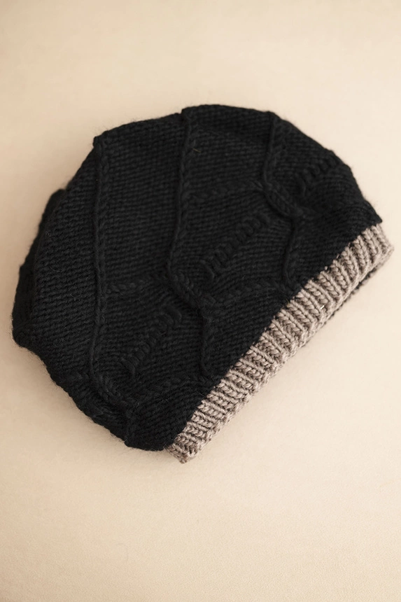 Women's winter hat made of wool with a woven pattern K443 black + cappuccino