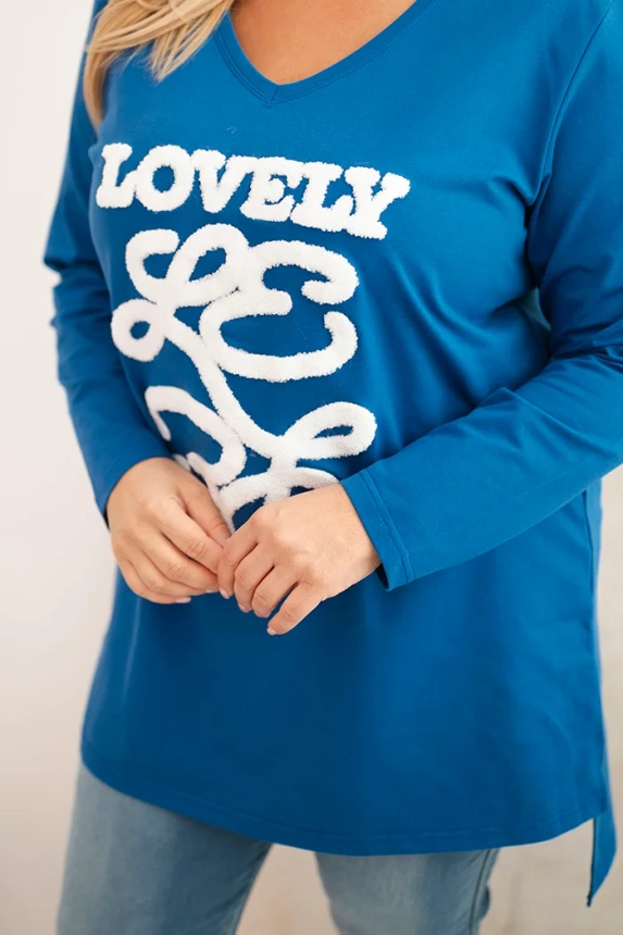 Dámská blůza Plus Size bavlněná s nápisem a výstřihem do V chabrová