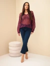 Sweter damski w 80% z moheru ażurowy z dekoltem V śliwkowy