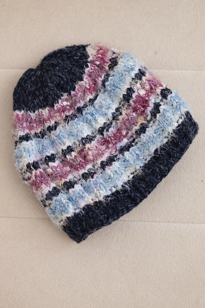 Women's winter hat with colorful yarn and elastic ribbing K352 navy blue + dark pink