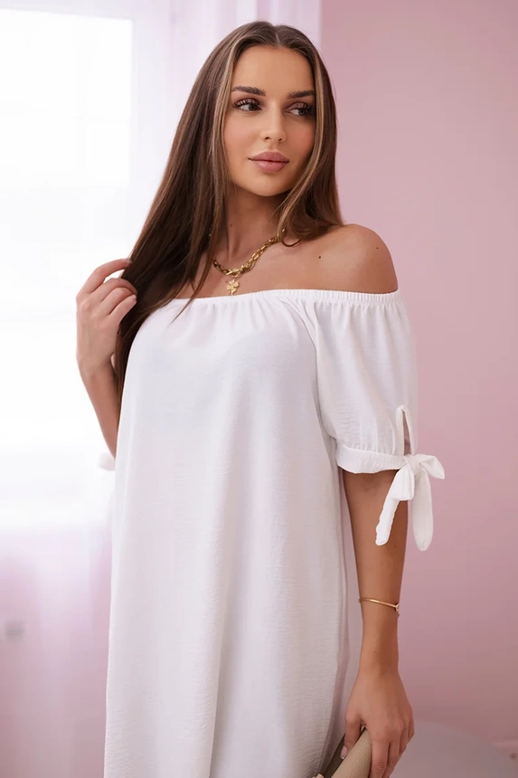 Šaty vázané na rukávech bílé