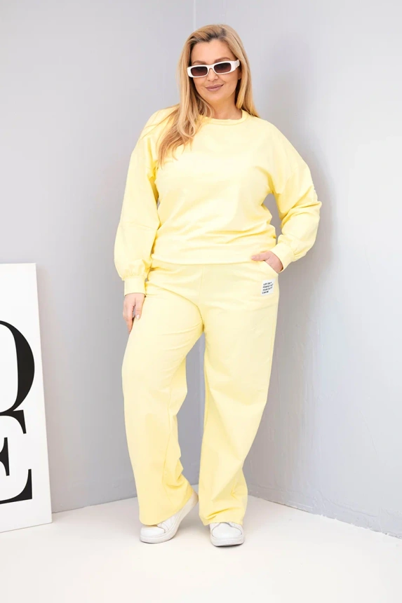 Komplet damski Plus Size bawełniany z luźną bluzą i spodniami z szeroką nogawką żółty
