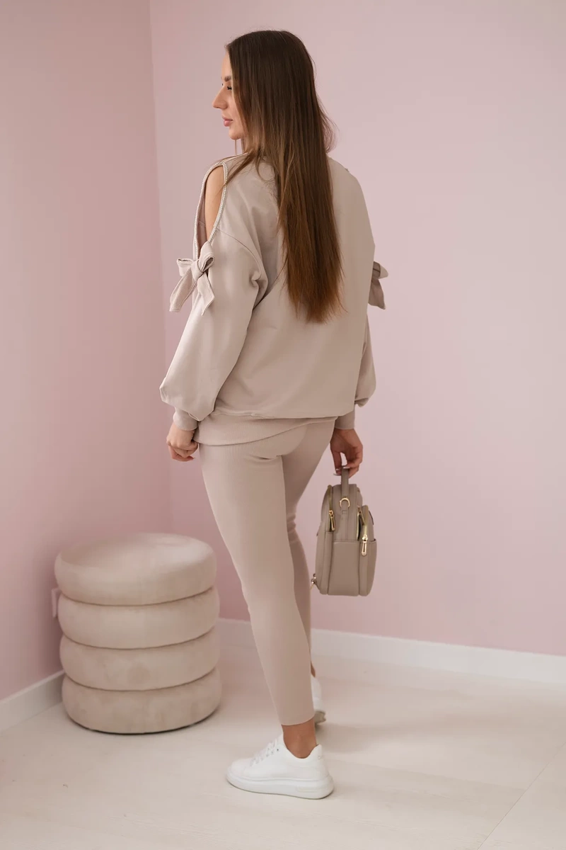 Komplet bluzy z kokardą na rękawach i legginsów beżowy zdjęcie 3