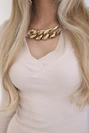 Šaty so zlatou retiazkou béžová