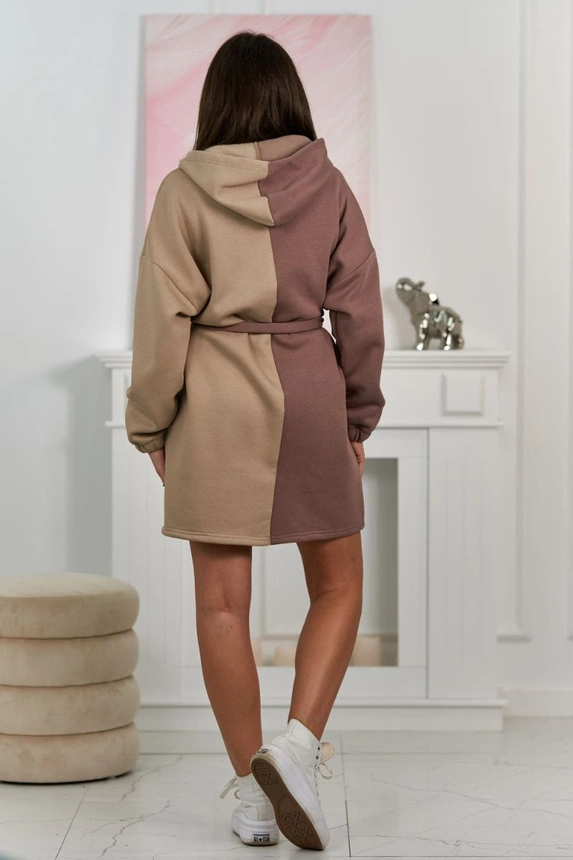 Isoliertes zweifarbiges Sweatshirt dunkelbeige + hellbeige