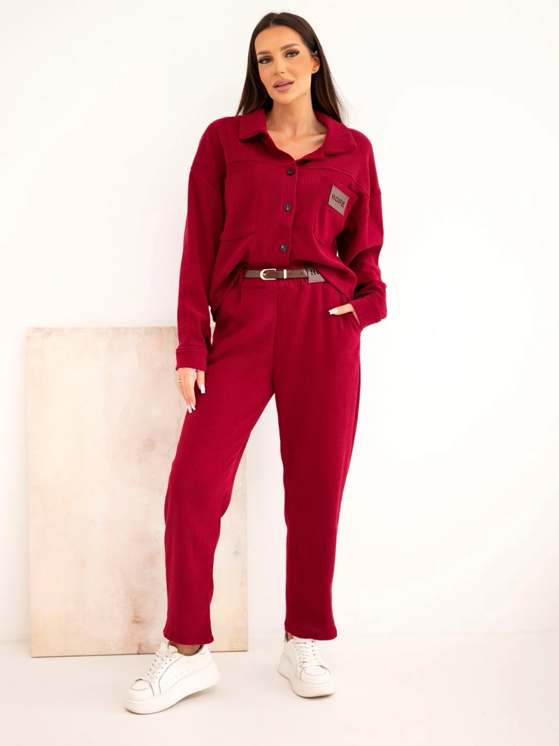 Damenanzug aus samtigem Viskose mit Jacke und Hose mit Gürtel bordowy