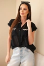Damenbluse aus Tencel mit Zierkragen und Taschen schwarz