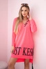 Kleid mit Kapuze und Aufdruck rosa neon