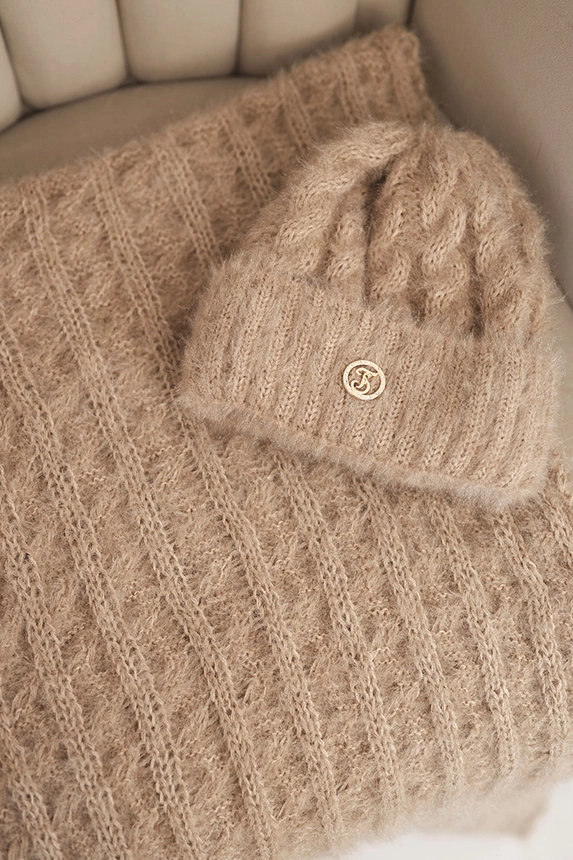 Women's set hat and scarf ribbed with decoration camel