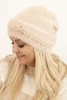 Damenwintermütze flauschig mit Perlen und dekorativem Muster beige