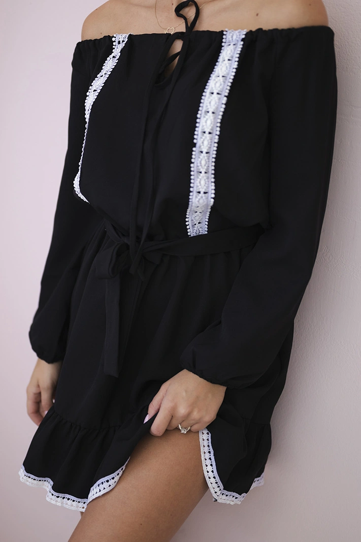 Kleid mit offenen Schultern und Spitze schwarz