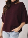 Oversize Damenpullover mit asymmetrischem Ausschnitt und Stehkragen pflaume